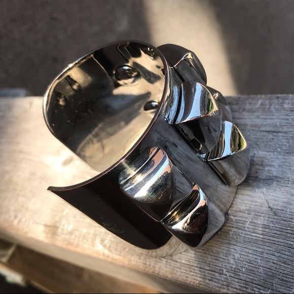 Vince Camuto Bold Chunky Pyramid Stud Studded Cuff - Picture 10 of 15